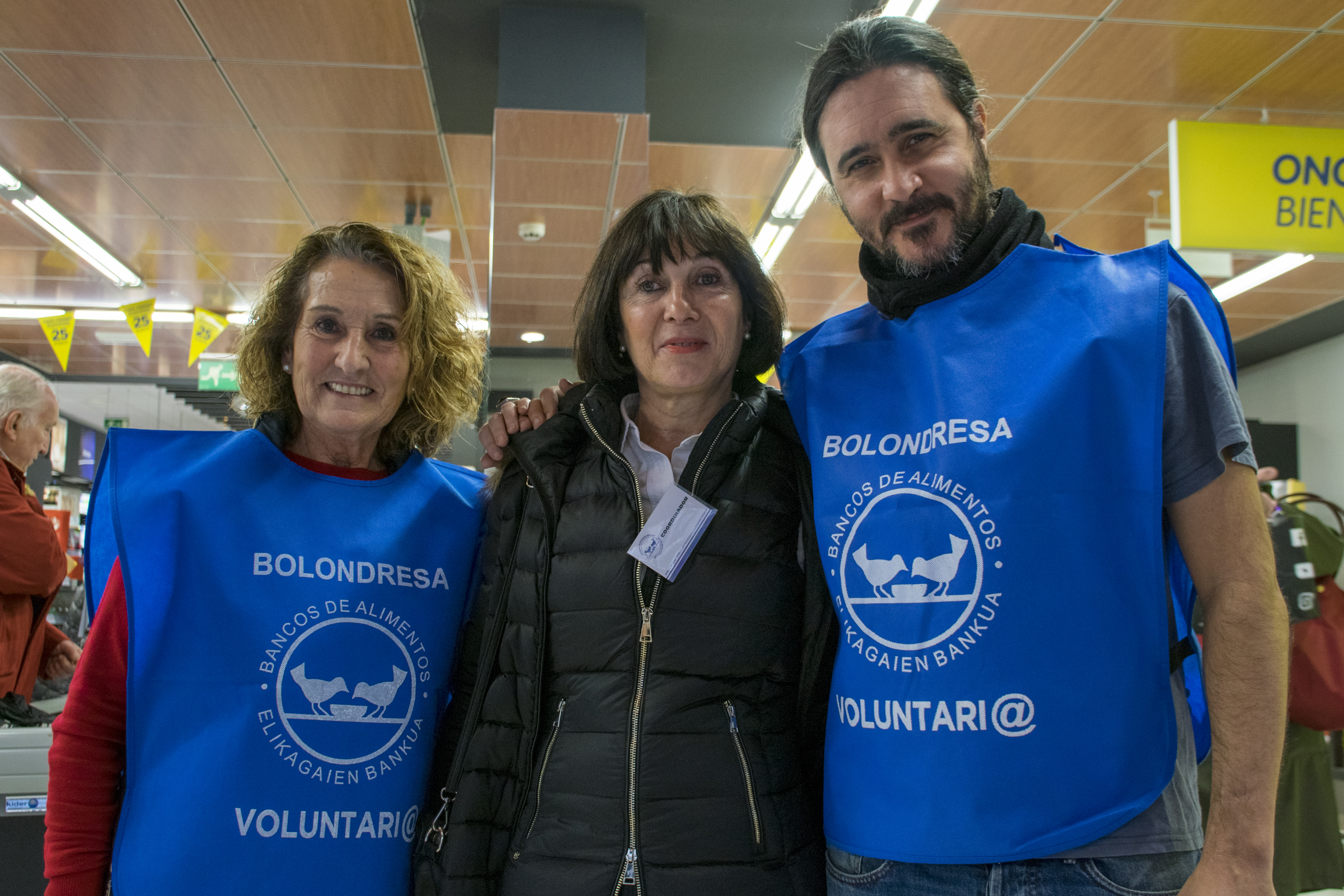 Recogida de alimentos en la calle San Prudencio en Vitoria